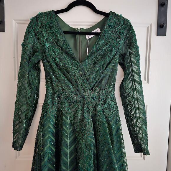 Mac Duggal 20399 Long Sleeve Sequin V Neck Midi Gown Dress Emerald Green Size 4 - Picture 3 of 9